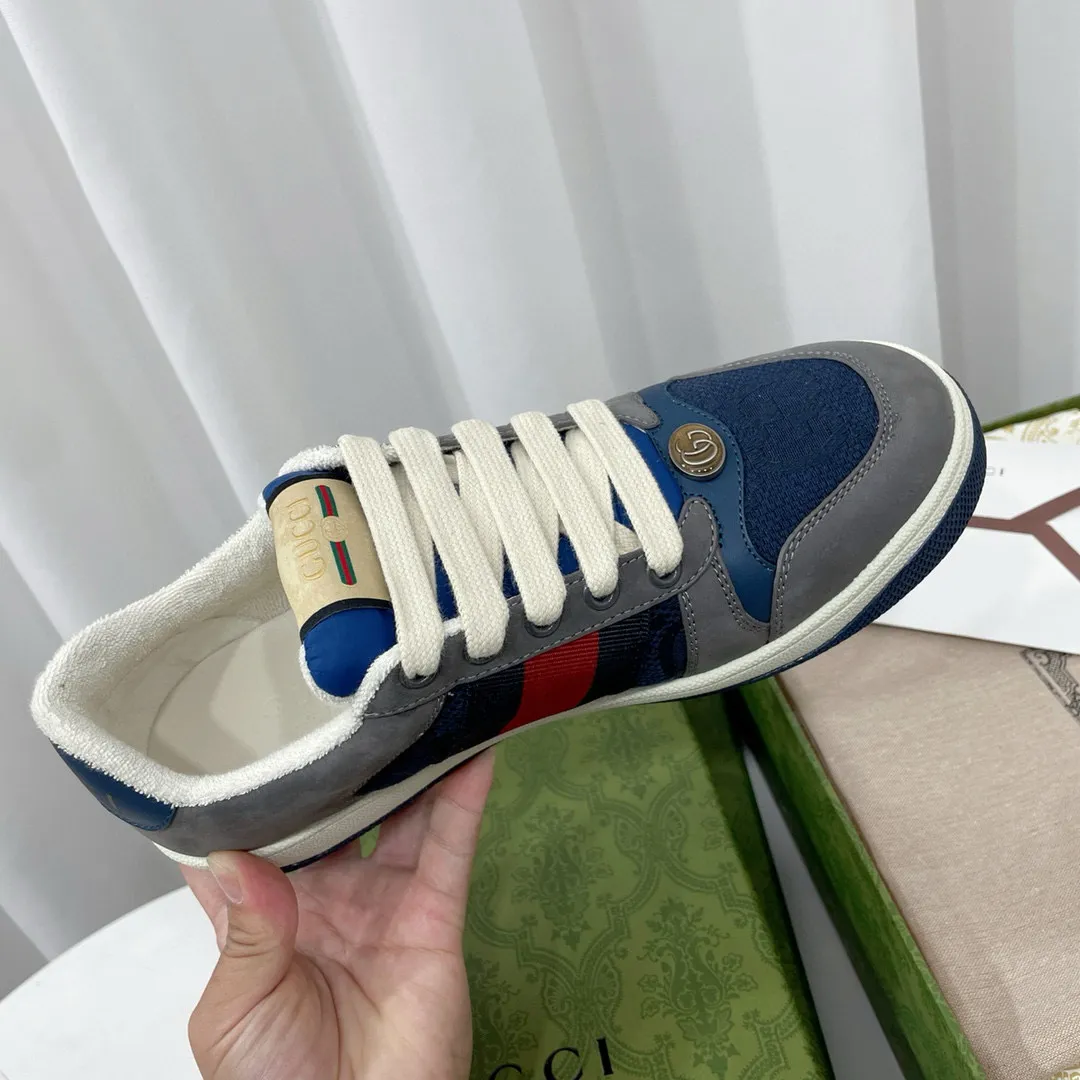 Ex-factory price: 540💰 GUCCI Gucci's newly upgraded back cover lining, top-notch old dirty shoes, classic casual sports shoes for couples, retro sneakers and old G family dirty shoes, updated at the counter simultaneously! ①The shoe upper has the same water-based edge coating process as the original version⚠️The ordinary oil edges on the market have a strong glue feel and are easy to fall off! Grade A first-layer nubuck leather (with pores)/matching computer embroidered double G cloth, high-density terry velvet lining. ② A PVC transparent small round mark sealing line is added to the details of the midsole. The mold is opened six times and the jewelry craftsmanship is used to customize the two-color double G buckle, striving to be the same as the original version. A pair of buttons is more than three times more expensive than ordinary buckles on the market. ③An old two-color washable label, the chip is placed on the outer waist of the right foot, the entire shoe is completely hollowed out with rubber technology, TUP material (rubber to distinguish the market) with the latest green packaging from the counter, 3D printed handbag, and a pair of shoelaces. There is no pressure when entering and exiting the counter. You can buy a 1:1 accurate replica of the original version and modify and upgrade it repeatedly. The details are perfectly restored, the materials are all customized, and they are truly top-notch. Please look at the details clearly to identify the quality. Upper: First-layer frosted cowhide/embroidered double G cloth. Lining: original high-density velvet lining. Foot pads: original pearlescent sheepskin. Outsole: private molded vacuum TPU material. Packaging: original top-grade full set packaging at the counter. Shoe size: women's size 35-40, men's size 39-44 (men's size 38, 45🉑️customized, non-returnable)